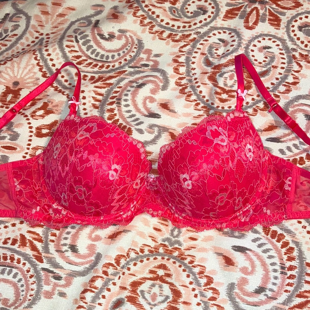 Candie’s pink push-up bra 36C